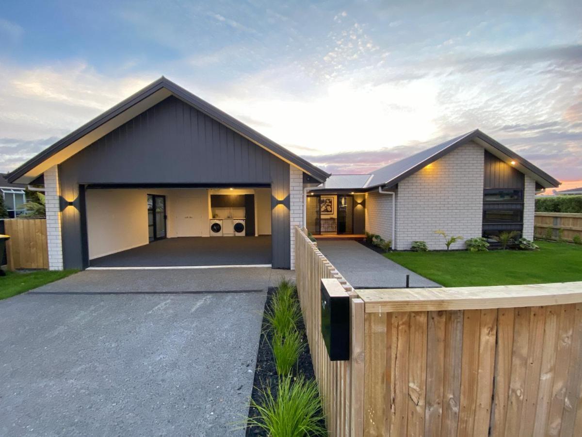 Luxury Villa, Central, Golf And Cafes - By Kosh Bnb Hamilton Buitenkant foto