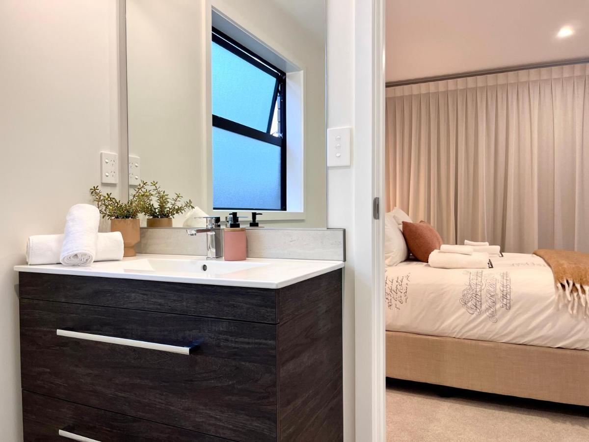 Luxury Villa, Central, Golf And Cafes - By Kosh Bnb Hamilton Buitenkant foto
